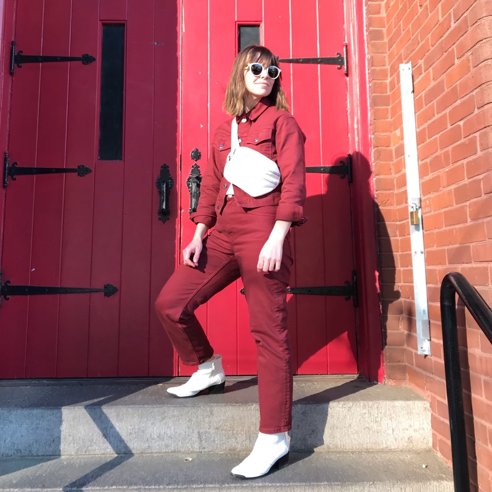 /ôˈTHen(t)ik/ OWNER, Hilary